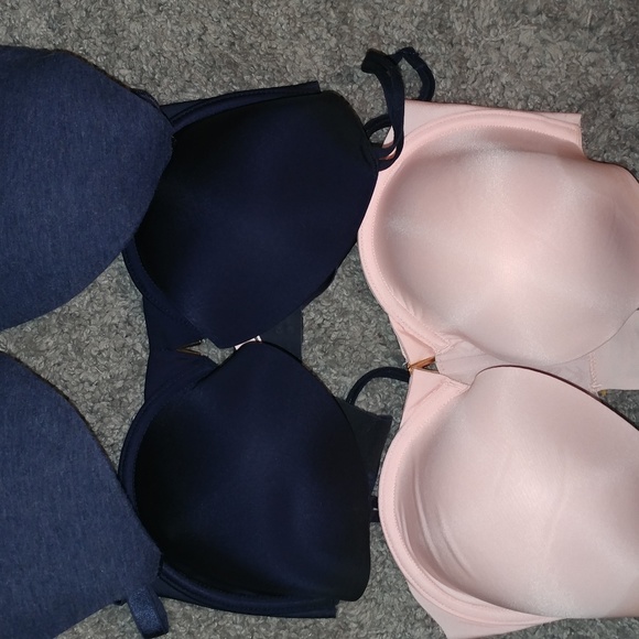 Victoria's Secret 32DD bundle - Picture 1 of 3